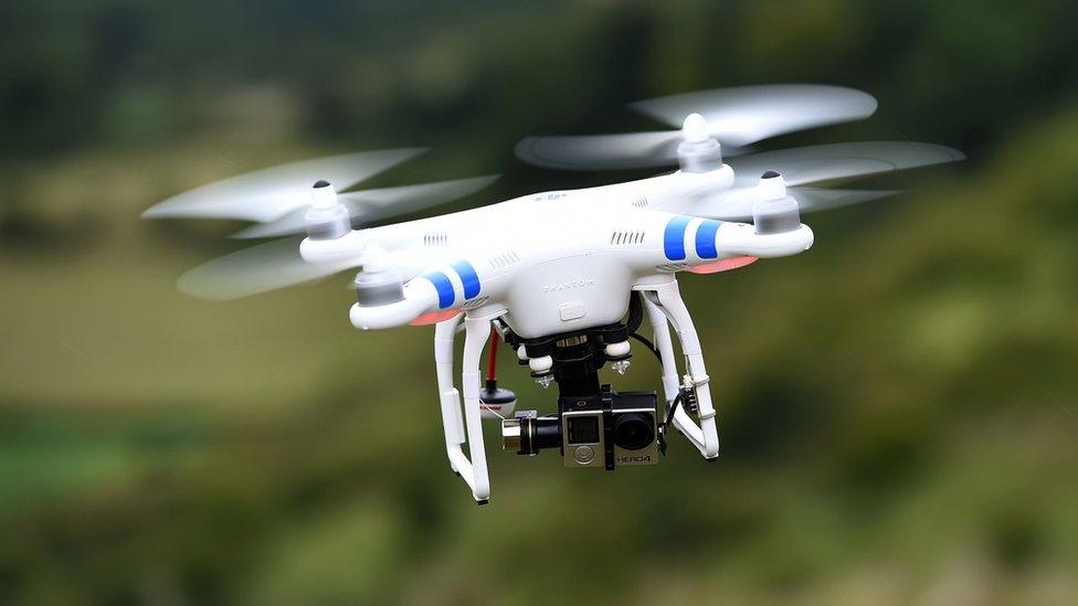 Drone avec 2 batteries en plus, chargeur
